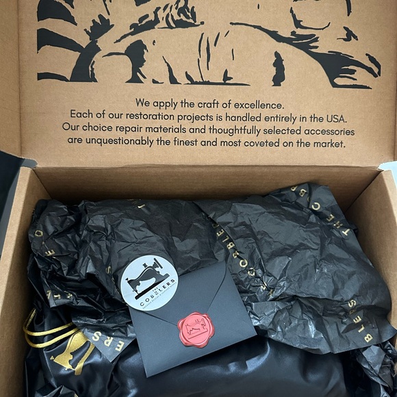 Jordan 4 Retro 2012 CAVS 6Y GS(Grade School) - Picture 15 of 15